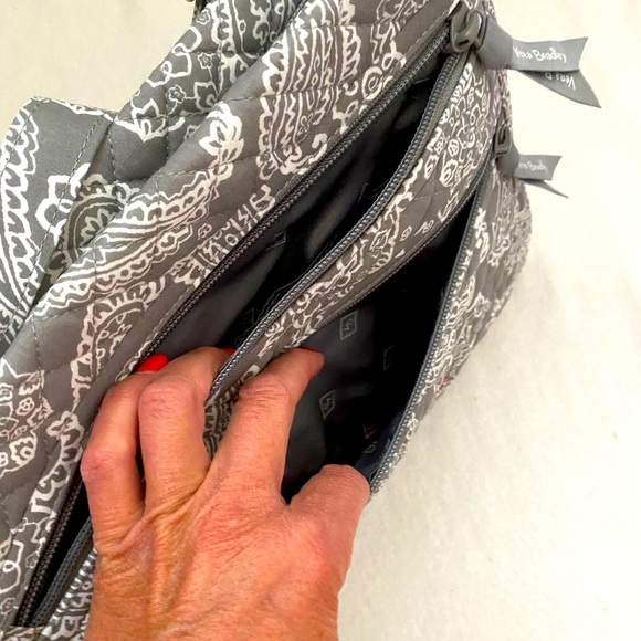 ❤️AMAZING DEAL❤️ Oklahoma State Vera Bradley Triple Zip Hipster Crossbody NWT - Picture 7 of 10